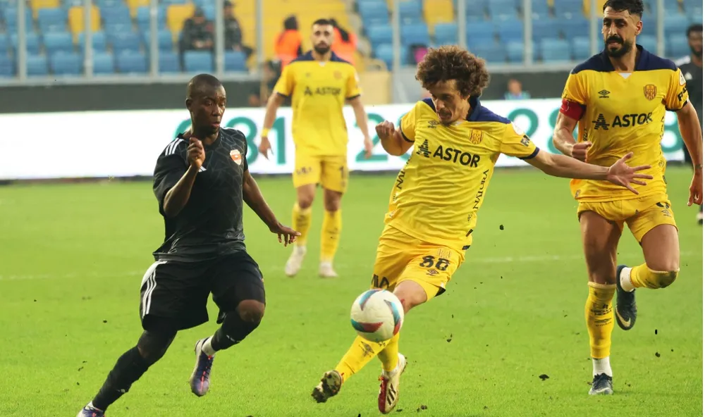 ADANASPOR ANKARA DEPLASMANINDAN PUANLA DÖNÜYOR