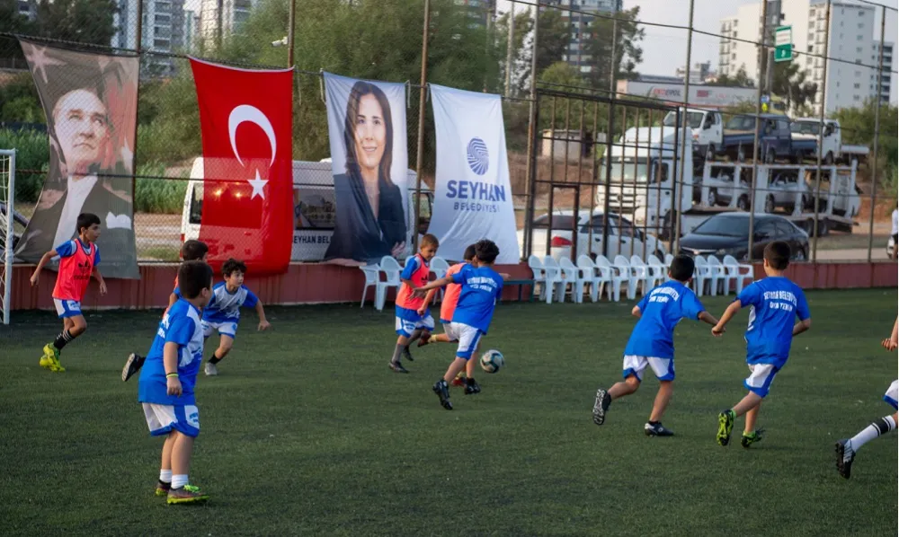 SEYHAN’DA ZAFER BAYRAMI’NDA FUTBOL ŞÖLENİ