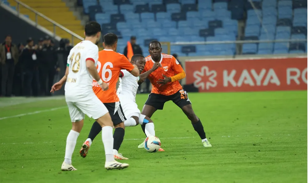 ADANASPOR BU FUTBOLCULARLA YOLLARINI AYIRDI