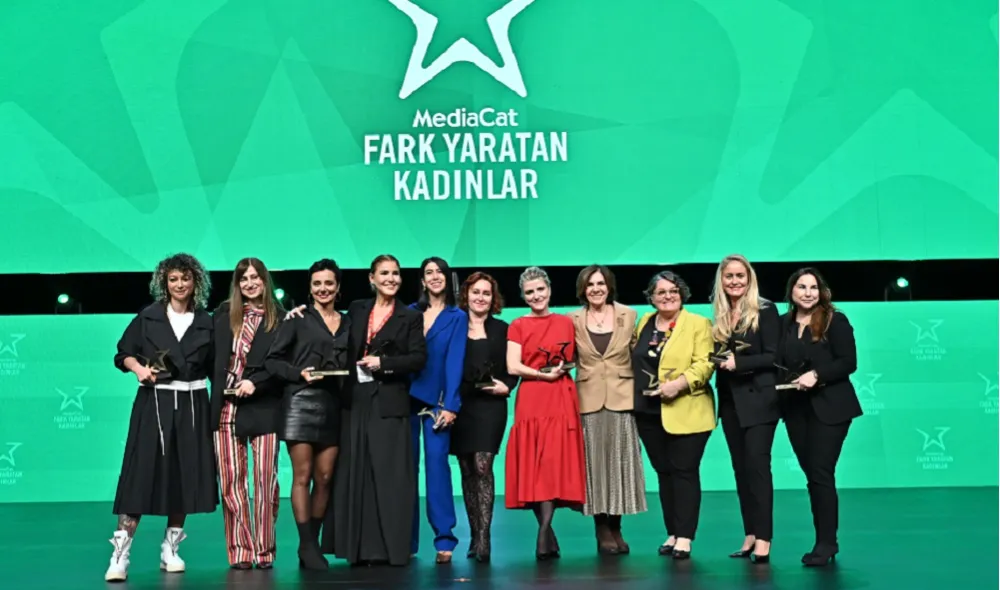 FARK YARATAN KADINLAR 13. KEZ SAHNEDE