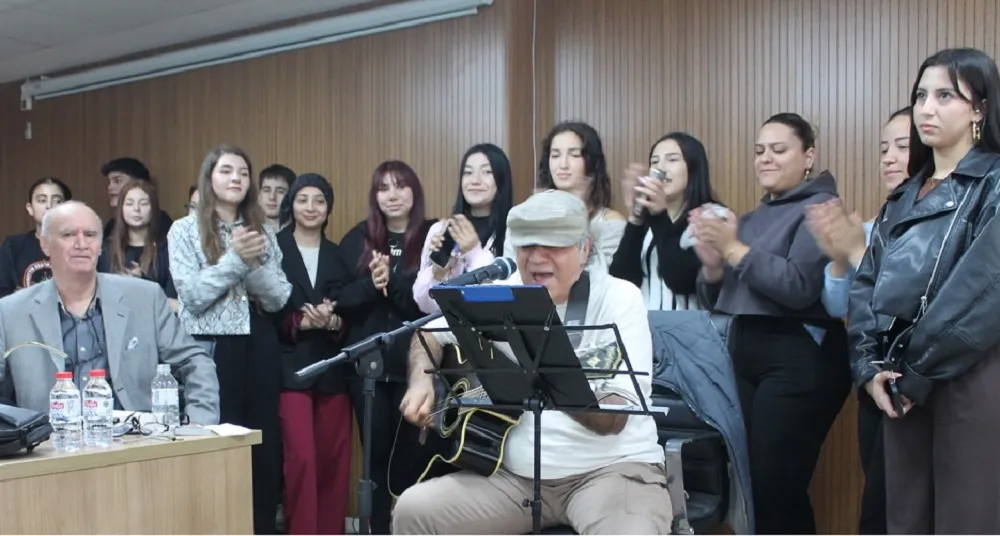OKULDA MÜZİKLİ SÖYLEŞİ