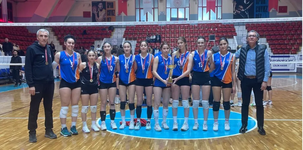 ABB GENÇ KADINLAR VOLEYBOL TAKIMI ADANA ŞAMPİYONU OLDU