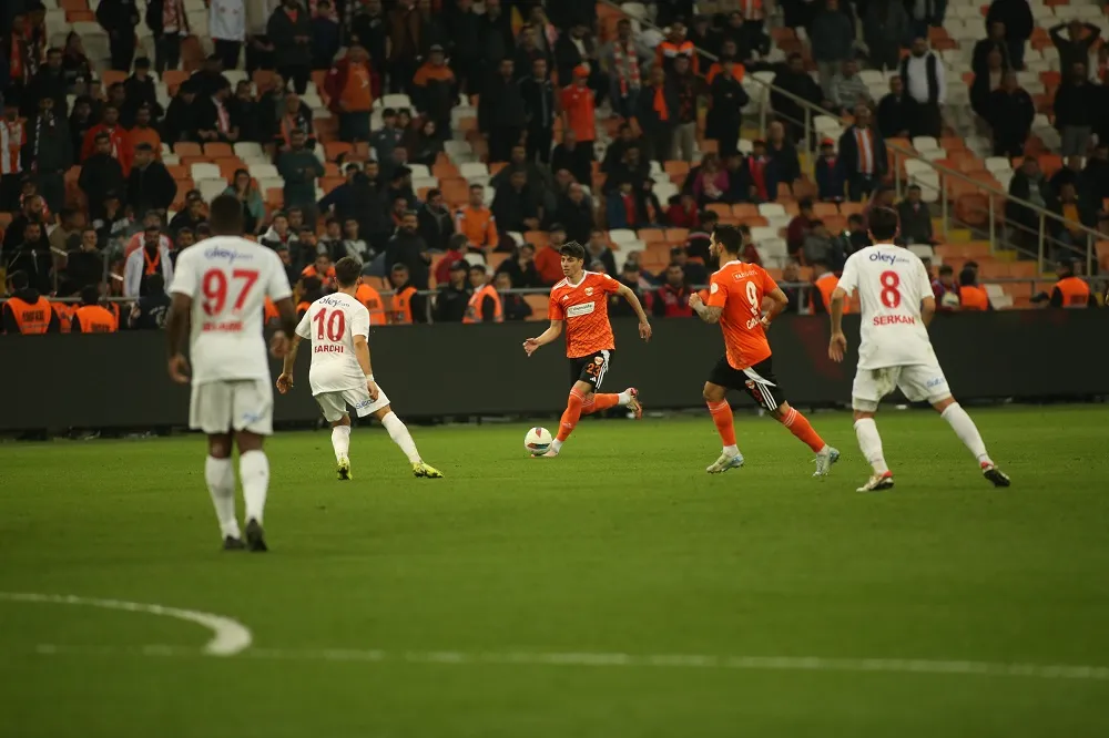 ADANASPOR ÜMRANİYESPOR’U YENEMEDİ: 1-1  