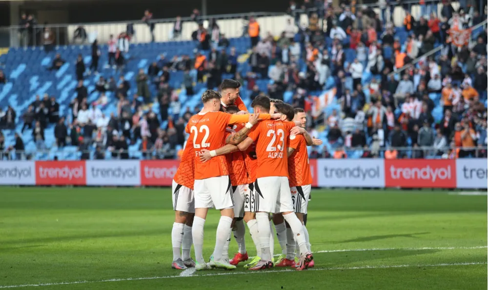 ADANASPOR  KÖTÜ GİDİŞATA “DUR” DEDİ