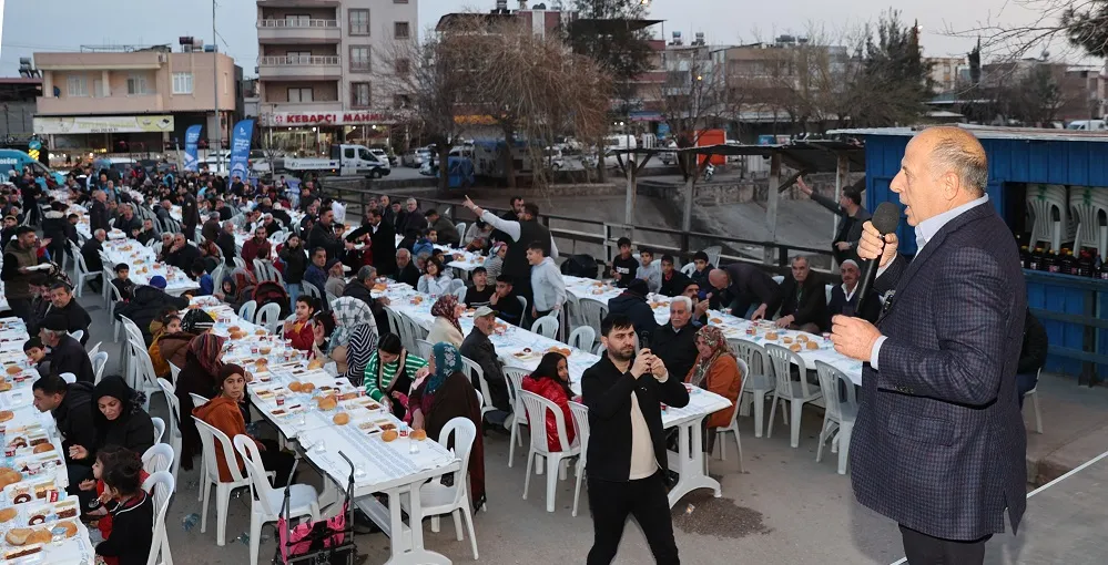 YÜREĞİR BELEDİYESİNDEN BİN KİŞİLİK İFTAR SOFRASI