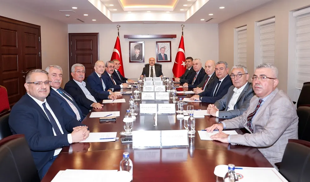 KARATAŞ TARIMA DAYALI SU ÜRÜNLERİ VE SERA OSB DEĞERLENDİRİLDİ