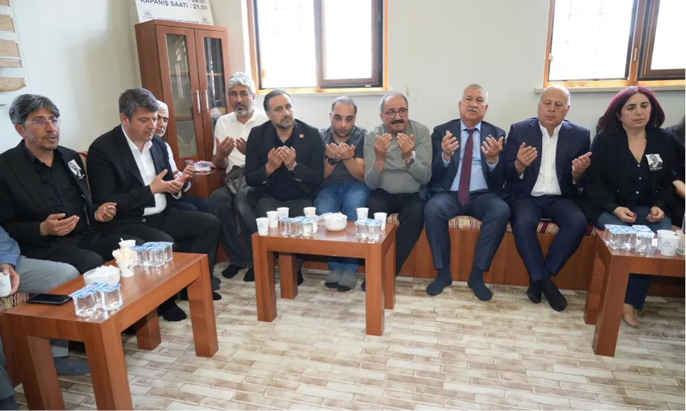 KARALAR VE DEMİRÇALI’DAN ÖNDER AİLESİNE TAZİYE ZİYARETİ
