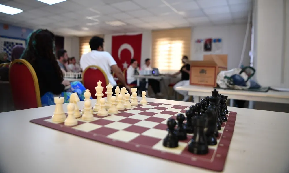 ÇUKUROVA’DA SATRANÇ YARDIMCI ANTRENÖRLÜK KURSU 