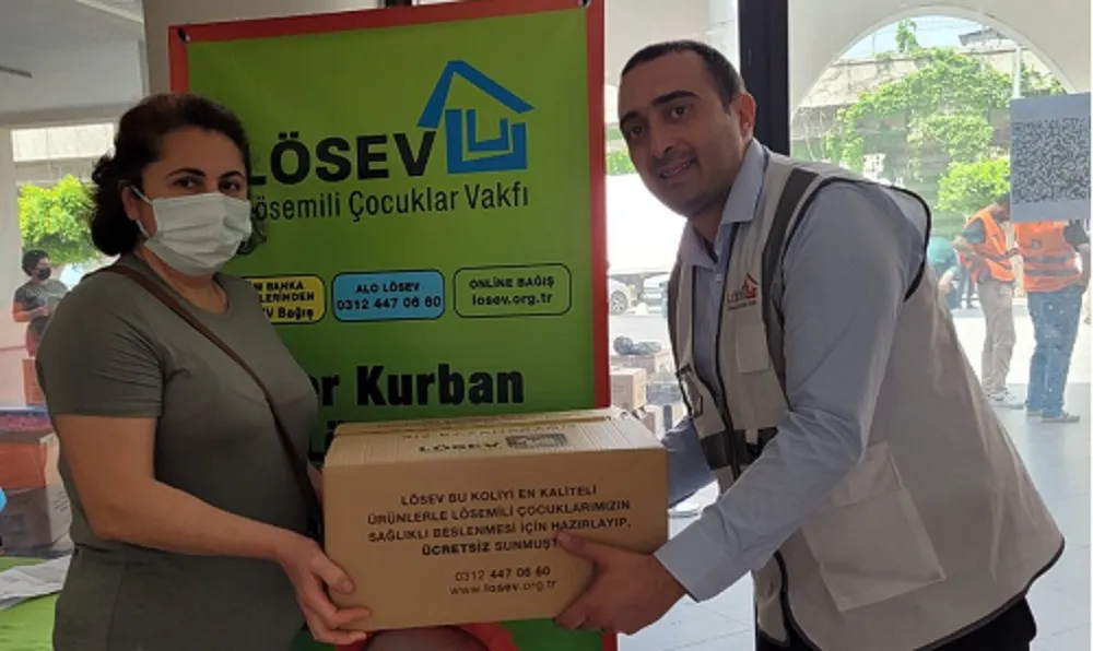 LÖSEV MUTLU ET PAKETLERİ ADANALI AİLELERE ULAŞTIRILDI