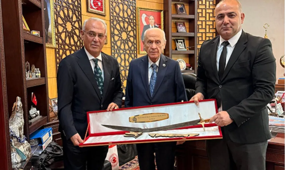 BAHÇELİ’YE “DAMASCUS YATAĞAN KILICI”