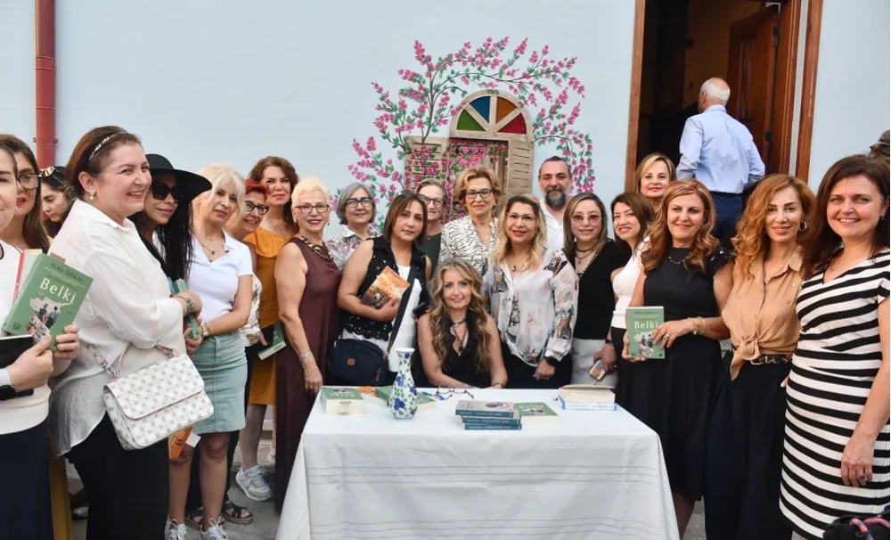 KİTAPLARINI KIZ ÖĞRENCİLERİNİN EĞİTİMİNE BAĞIŞLADI