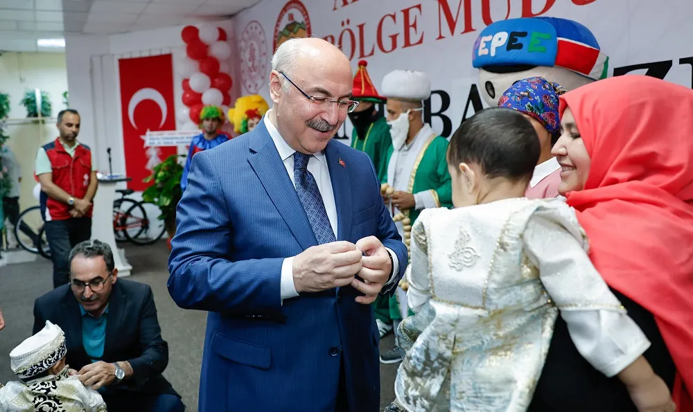ADANA’DA GELENEKSEL “SÜNNET ŞÖLENİ” DÜZENLENDİ