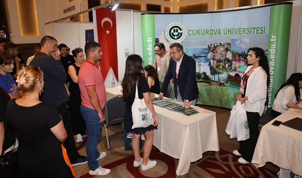 REKTÖR ÖĞRENCİLERE ÇUKUROVA ÜNİVERSİTESİNİ TANITTI