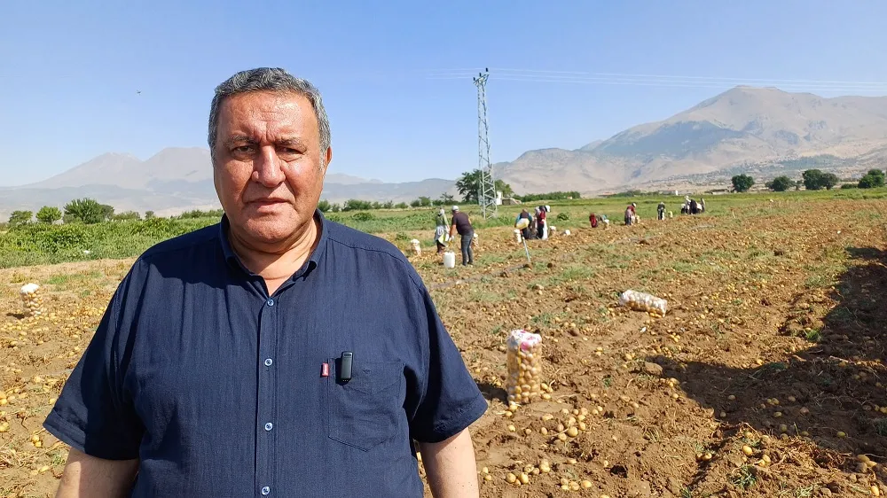  “PATATES TARLADAN SOFRAYA DEĞİL, ÇÖPE GİDİYOR”