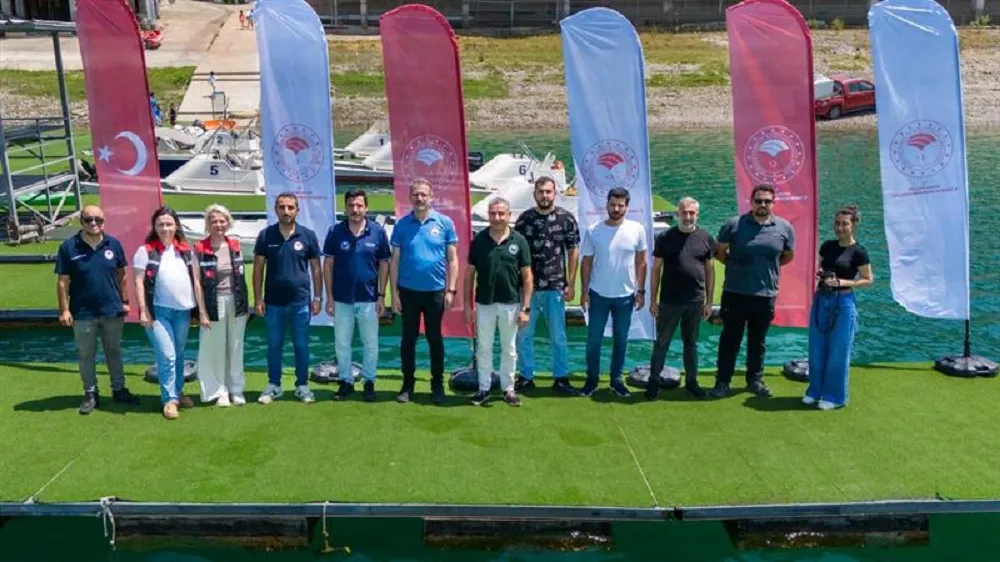 YAVRU SAZANLAR 12 İLDE 129 GÖL VE GÖLETE BIRAKILDI