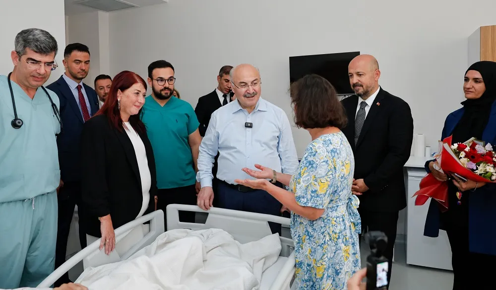 VALİ KÖŞGER, KARŞIYAKA DEVLET HASTANESİNDE