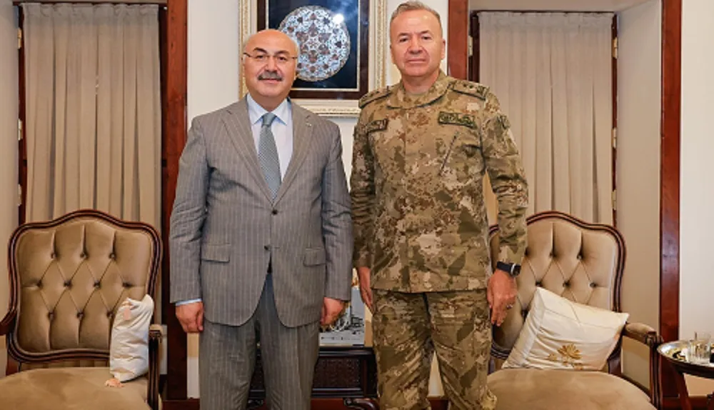 TÜMGENERAL ÖZEREN 2. KOLORDU KOMUTANI OLDU