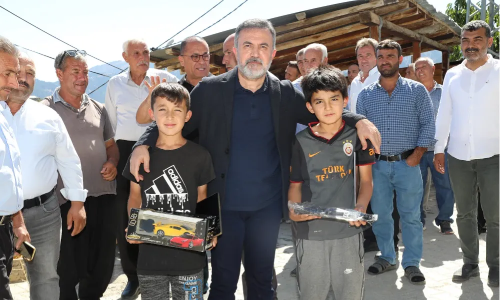 AK PARTİ ADANA’DA VATANDAŞLARIN TALEPLERİNİ ALIYOR