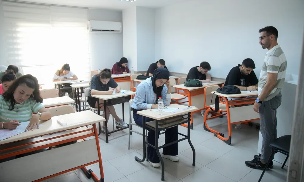 SEYHAN’DA 310 GENÇ ÜNİVERSİTELİ OLDU