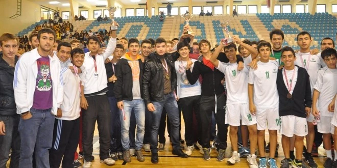 Adana’da Hentbol Şampiyonlarına Kupa