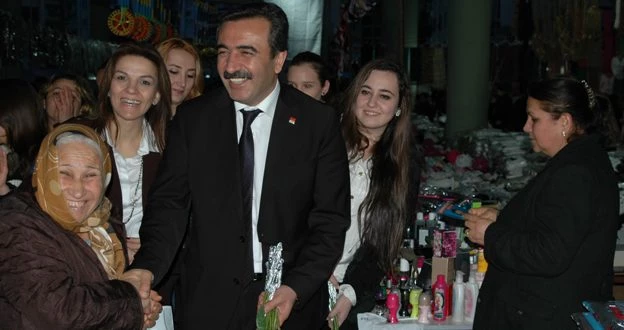 Soner Çetin Semt Pazarında