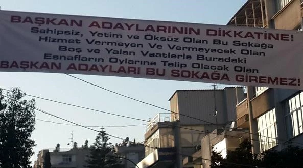 Adanalı Esnaftan Siyasetçilere Pankartlı Mesaj