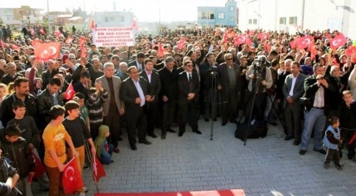 Başbakana Adana’da “Halife” benzetmesi