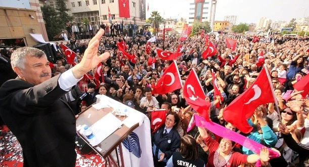 “AK masaları” kaldırdı, “Halk Masaları”nı kurdu
