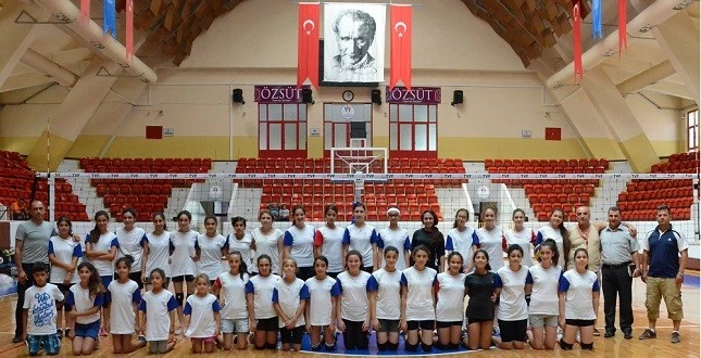 Karataş’ta Voleybol Okulu