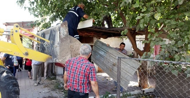 Seyhan’da İmara aykırı binalar yıkılıyor!