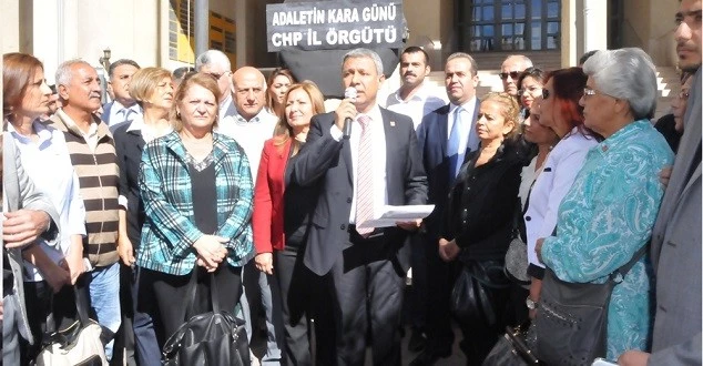 CHP’den Adana Adliyesi’ne siyah Çelenk