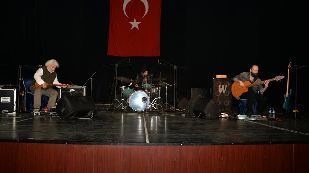 Konsere Değil Üşümeye Gittiler!