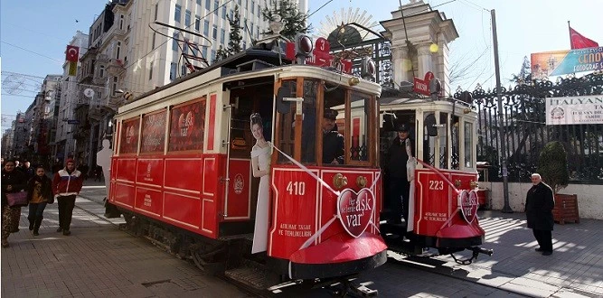 Taksim’de “Gelin Tramvayı” Nikâhı