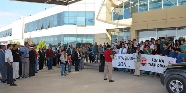 Doktorlar Saldırıyı Protesto Ederek İş Bıraktı