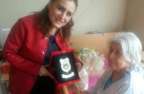 Huzurevi’nde Plaketini Verdiler