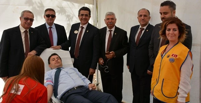 LİONSLARDAN KAN BAĞIŞI