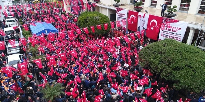 ADANA’DA 1 MİLYON BAYRAK KAMPANYASI