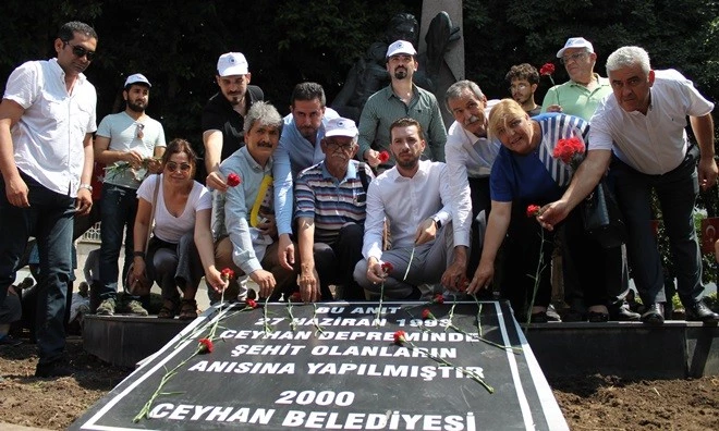 CEYHAN DEPREMİ 21. YILDÖNÜMÜNDE DEPREM ANITINDA ANMA