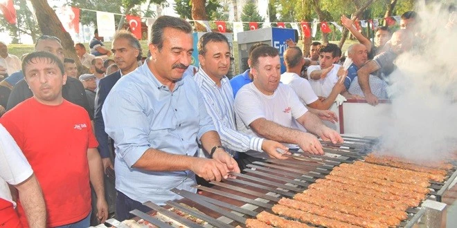 SONER ÇETİN’DEN İMAMOĞLU’NUN ZAFERİNE KEBAP PARTİSİ