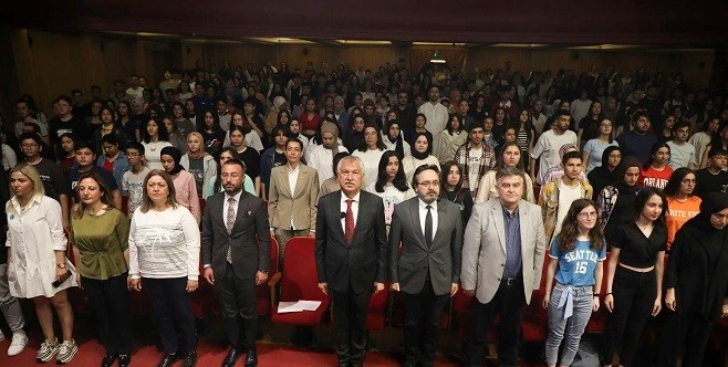 YKS ÖĞRENCİLERİNE MOTİVASYON KONFERANSI