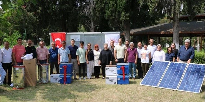 ADANA’DA GENÇ ARICILARA MALZEME DESTEĞİ