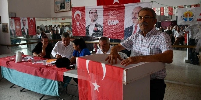 KARATAŞ’TA SEÇGİN SAKAR GÜVEN TAZELEDİ