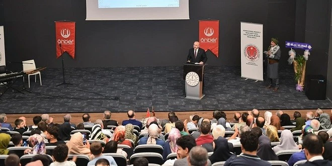 VALİ KÖŞGER HAFIZLIK İCAZET TÖRENİNDE