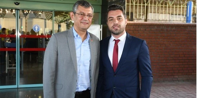 ADANA’DAN ÖZGÜR ÖZEL’E AÇIK DESTEK VEREN TEK DELEGE