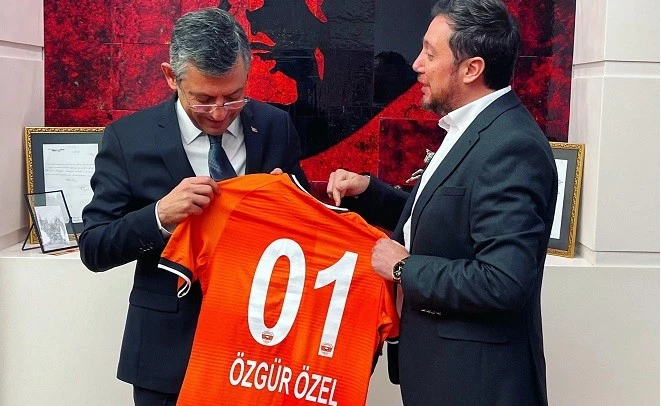 ÖZEL’E ADANASPOR FORMASI