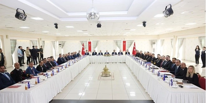 7 VALİDEN “DÜZENSİZ GÖÇ” TOPLANTISI