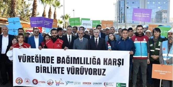 VALİ KÖŞGER,  BAĞIMLILIKLA MÜCADELE VE FARKINDALIK İÇİN YÜRÜDÜ